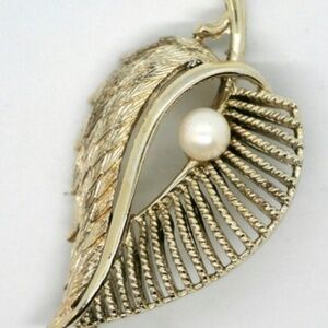 Coro Vintage Pearl Brooch